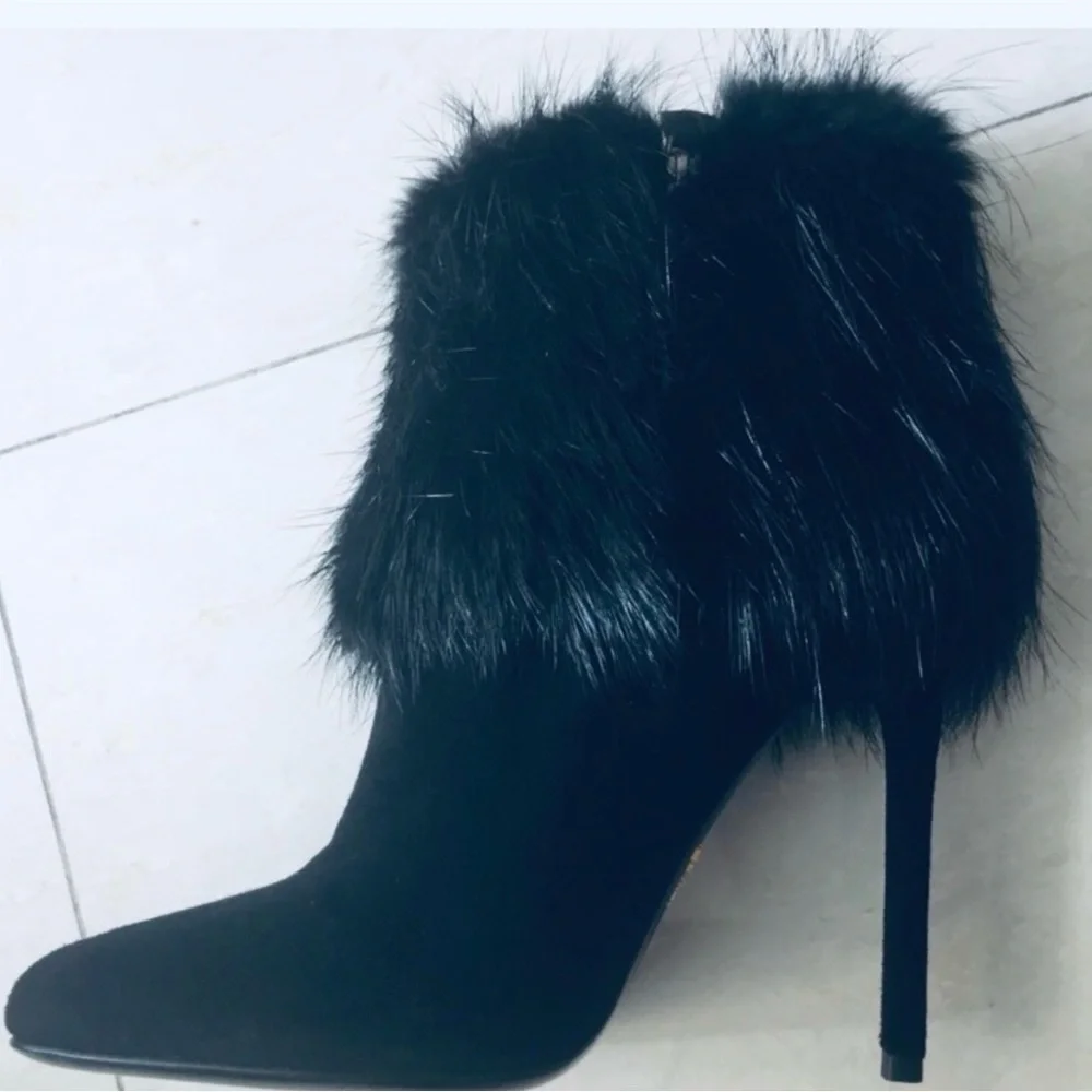 Prada. Black Heels. 4 1/2 inches. Size 6/36. Elegant. - Picture 3 of 6